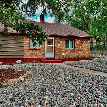 Newly Renovated Cozy Home Minutes From Broadmoor And Downtown Colorado Springs Luaran gambar