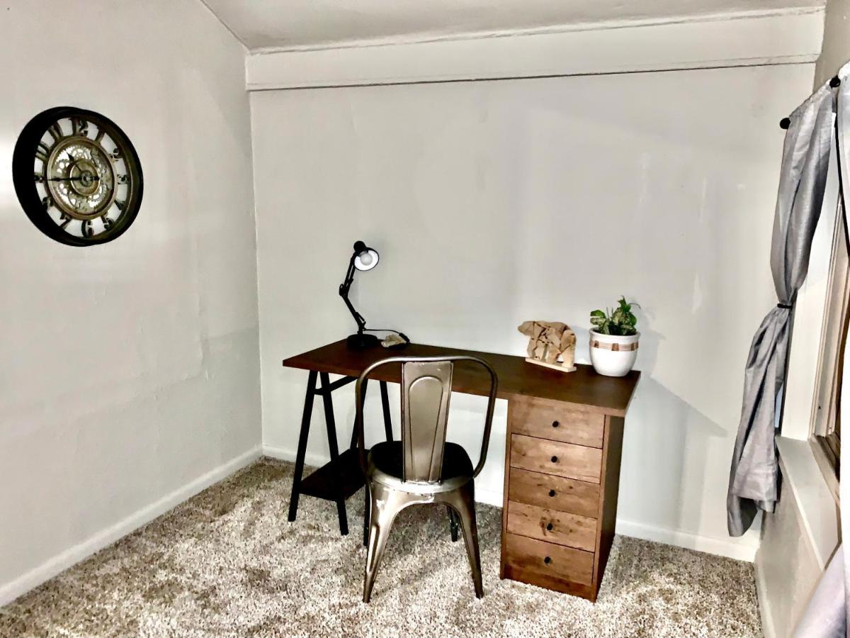 Newly Renovated Cozy Home Minutes From Broadmoor And Downtown Colorado Springs Luaran gambar