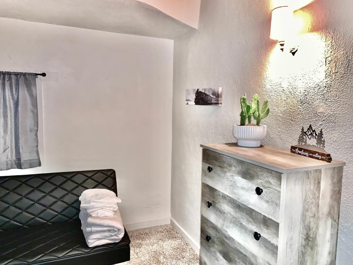 Newly Renovated Cozy Home Minutes From Broadmoor And Downtown Colorado Springs Luaran gambar