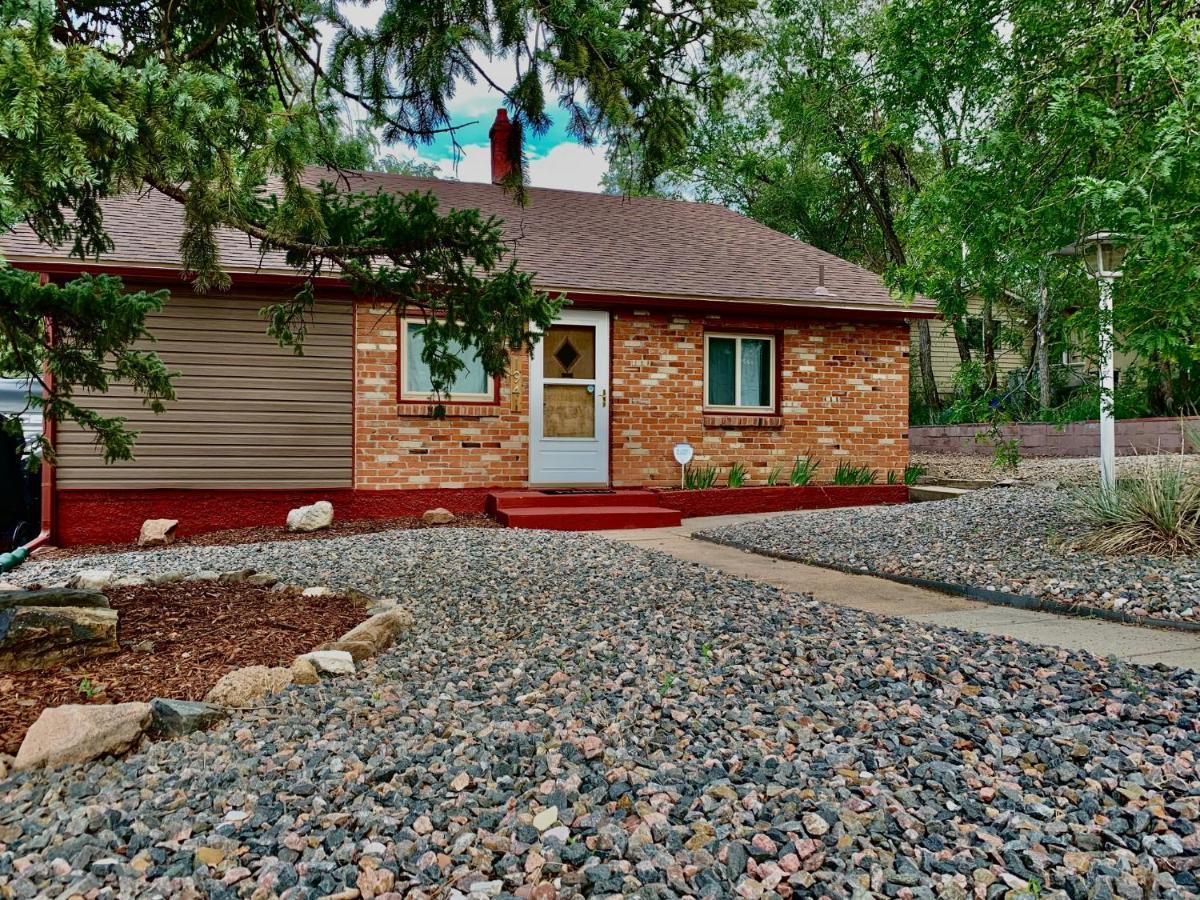 Newly Renovated Cozy Home Minutes From Broadmoor And Downtown Colorado Springs Luaran gambar