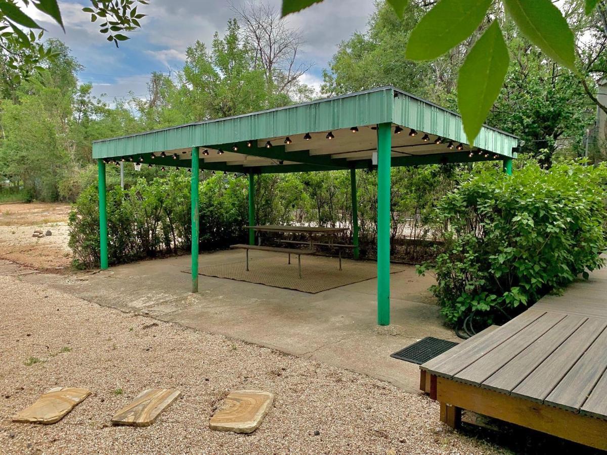 Newly Renovated Cozy Home Minutes From Broadmoor And Downtown Colorado Springs Luaran gambar
