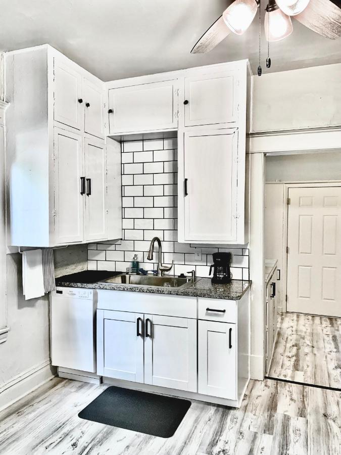 Newly Renovated Cozy Home Minutes From Broadmoor And Downtown Colorado Springs Luaran gambar
